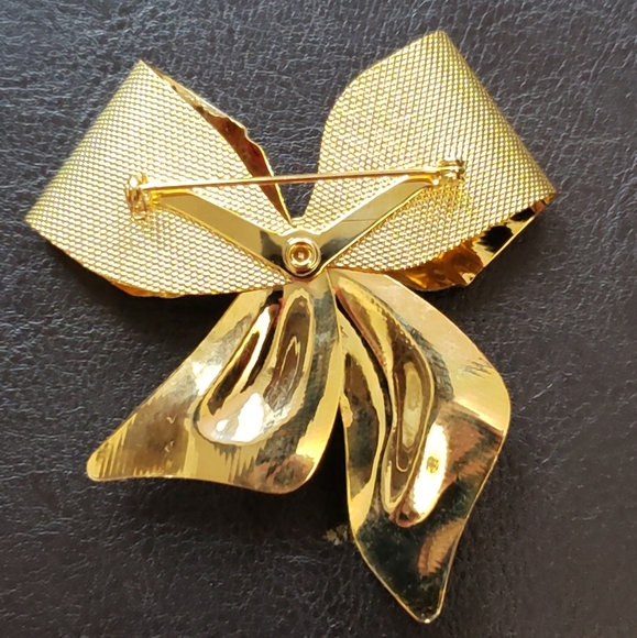 Gold tone Bow brooch with rhinestones - Picture 5 of 6